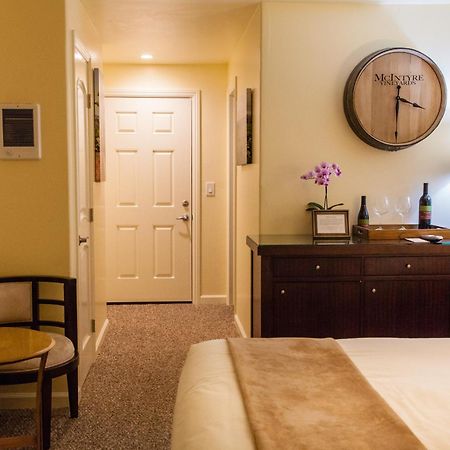 The Vendange Carmel Inn & Suites Exteriör bild