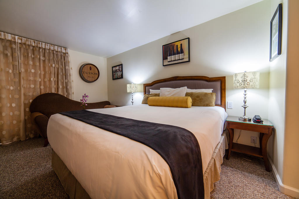 The Vendange Carmel Inn & Suites Rum bild