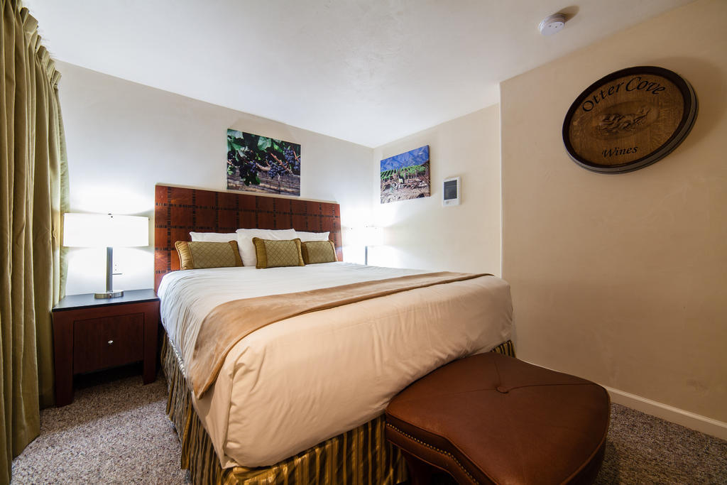 The Vendange Carmel Inn & Suites Rum bild