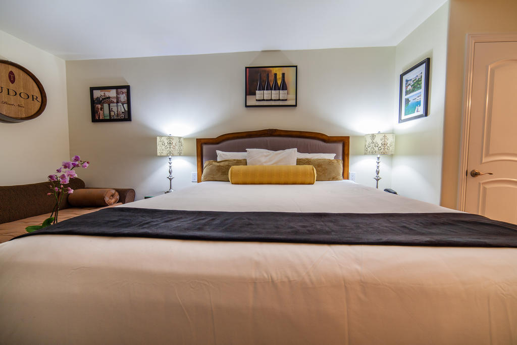 The Vendange Carmel Inn & Suites Rum bild