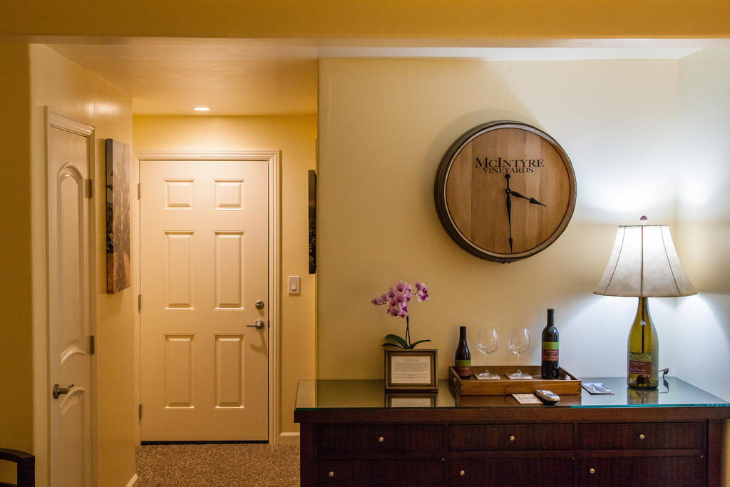 The Vendange Carmel Inn & Suites Rum bild
