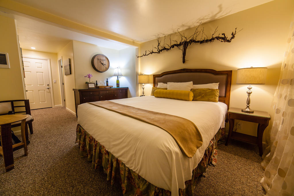 The Vendange Carmel Inn & Suites Rum bild