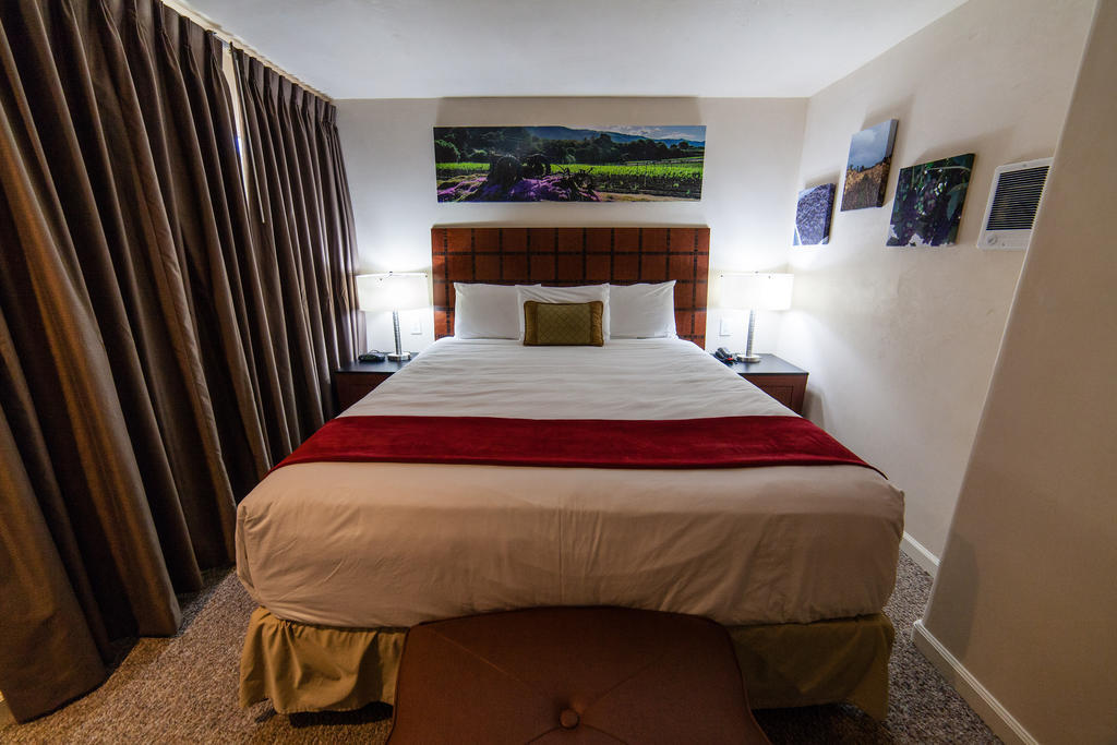 The Vendange Carmel Inn & Suites Rum bild