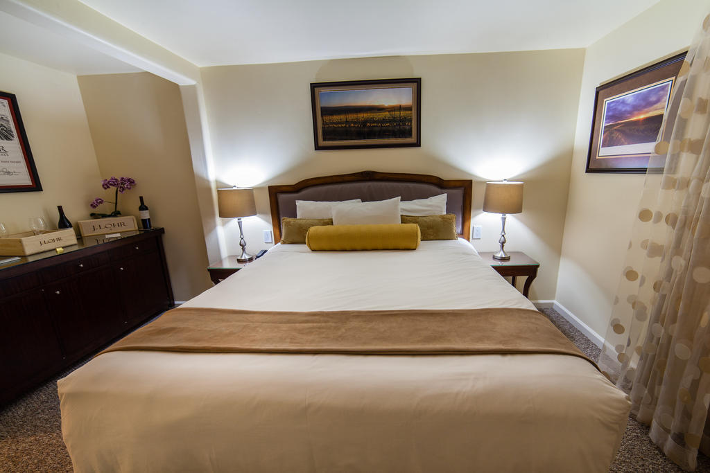 The Vendange Carmel Inn & Suites Rum bild