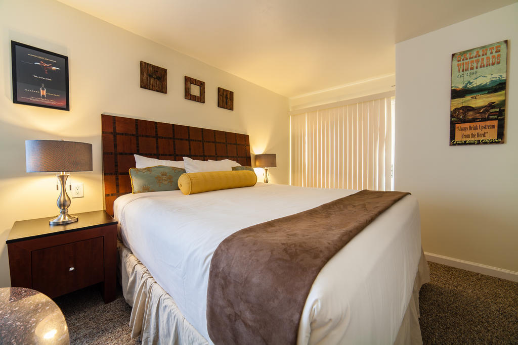 The Vendange Carmel Inn & Suites Rum bild