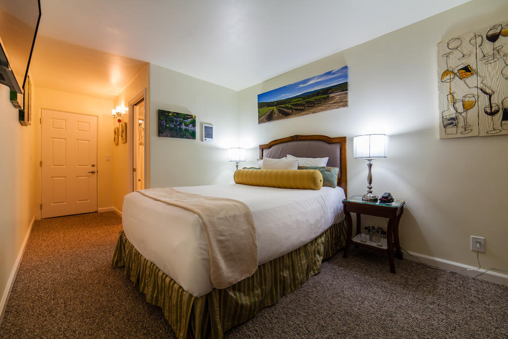 The Vendange Carmel Inn & Suites Rum bild