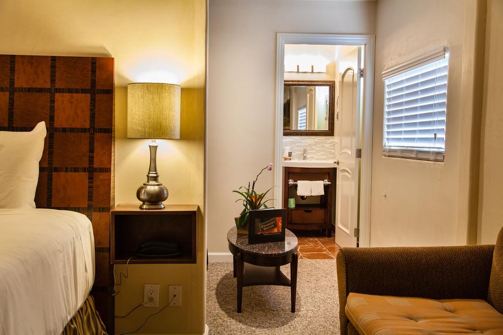 The Vendange Carmel Inn & Suites Rum bild