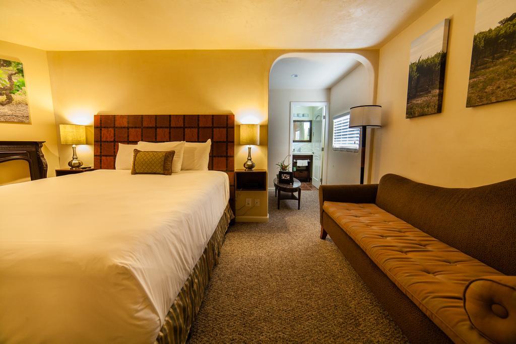 The Vendange Carmel Inn & Suites Rum bild