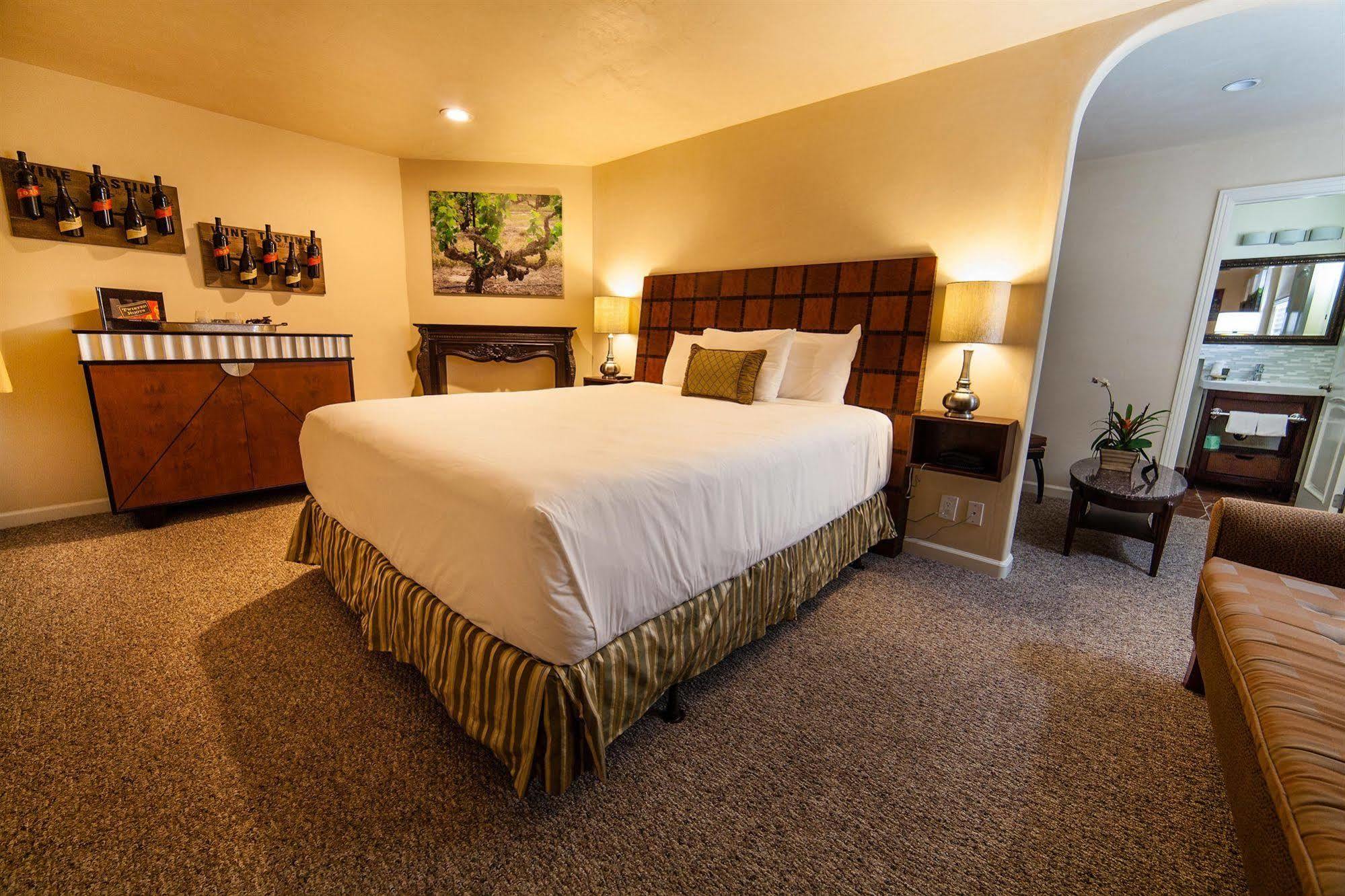 The Vendange Carmel Inn & Suites Exteriör bild